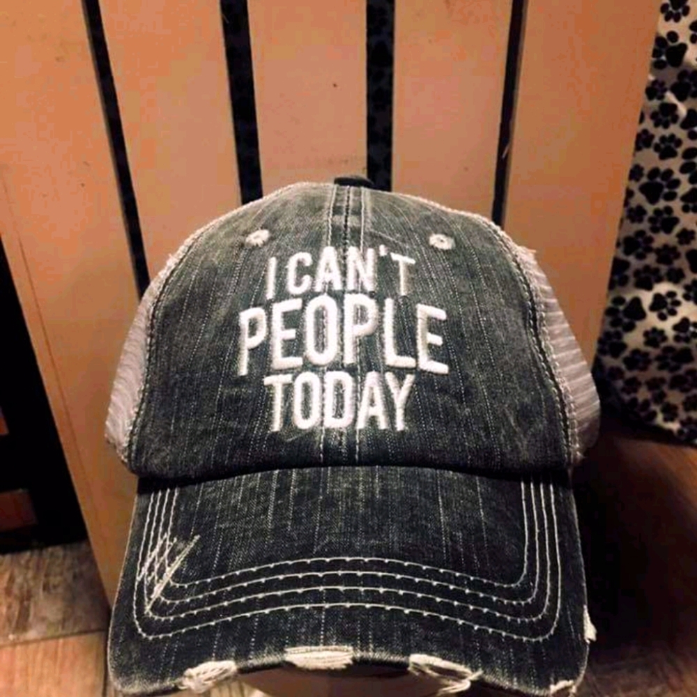 🐾 distressed trucker hat🐾